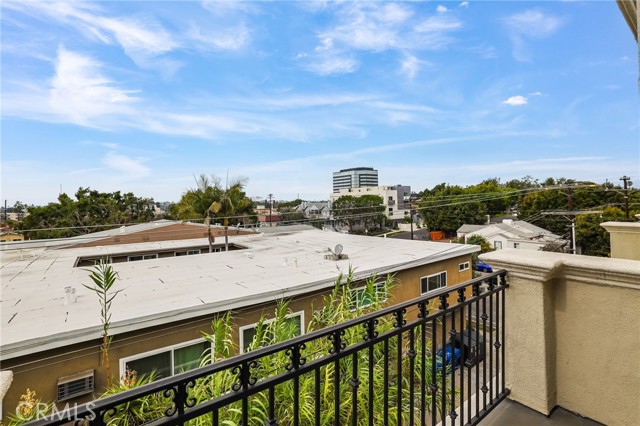 Detail Gallery Image 26 of 31 For 3501 Tilden Ave #8,  Los Angeles,  CA 90034 - 3 Beds | 3/1 Baths