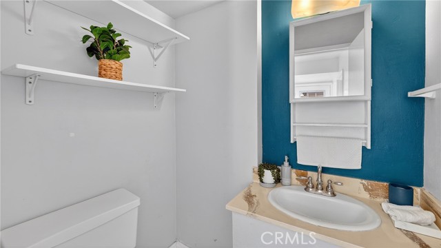Detail Gallery Image 16 of 31 For 1800 W Gramercy #17,  Anaheim,  CA 92801 - 4 Beds | 2/1 Baths