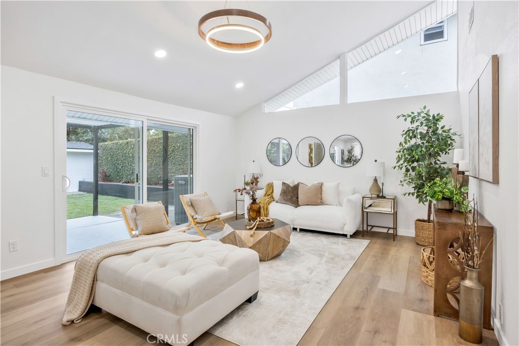 MLS #OC25260126 image #10