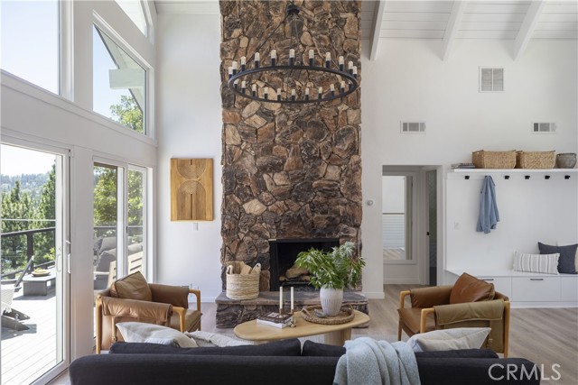 27792 West Shore Road, Lake Arrowhead CA: https://media.crmls.org/medias/50c864ea-831d-44a8-b444-5df4534f2546.jpg