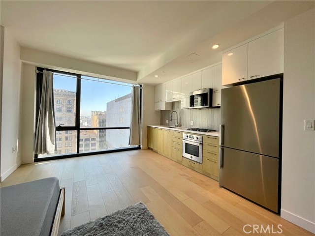 400 S Broadway, Los Angeles CA: https://media.crmls.org/medias/50c8b193-7b2d-42ea-81ba-dc781ee1408e.jpg