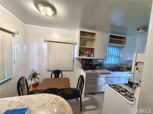 Detail Gallery Image 8 of 9 For 1410 W 20th, Long Beach,  CA 90810 - 2 Beds | 1 Baths