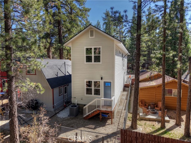 Detail Gallery Image 4 of 50 For 911 Sugarloaf, Big Bear City,  CA 92314 - 3 Beds | 3 Baths
