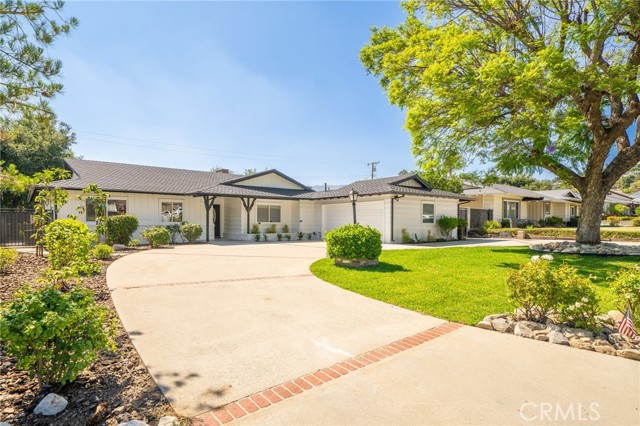 205 Hacienda N Avenue, Glendora CA: https://media.crmls.org/medias/50cd0ba4-102c-44f4-a887-33e9f8c2b337.jpg