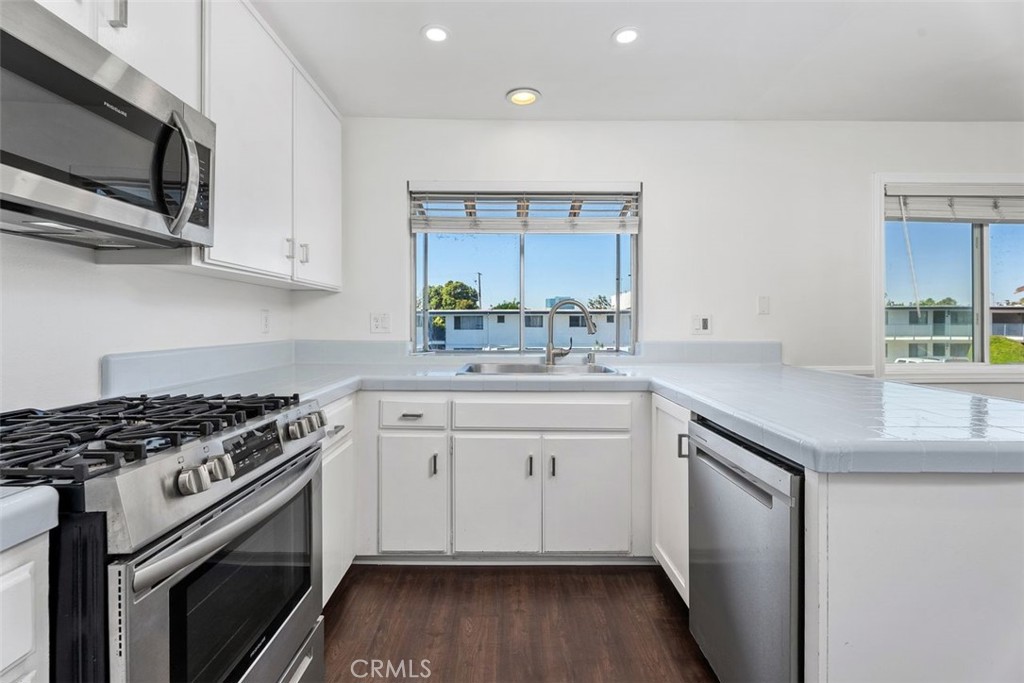 MLS #OC25250901 image #11