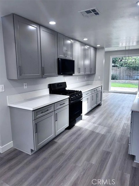 Detail Gallery Image 9 of 25 For 14272 Acacia Dr, Tustin,  CA 92780 - 3 Beds | 2 Baths