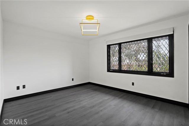 Detail Gallery Image 30 of 49 For 9853 Wish Ave, Northridge,  CA 91325 - 5 Beds | 2/1 Baths
