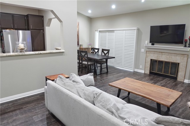 7262 Yellowtail Dr, Huntington Beach CA: https://media.crmls.org/medias/50cfc4bc-5c00-42c9-a216-baed99c80525.jpg