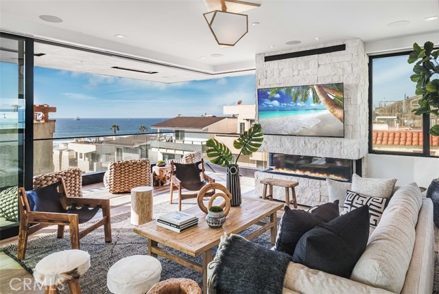 200 40th Street, Manhattan Beach, California 90266, 4 Bedrooms Bedrooms, ,4 BathroomsBathrooms,Residential,Sold,40th,SB22010624