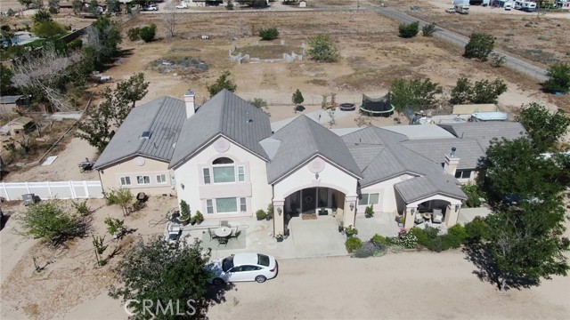 Detail Gallery Image 1 of 52 For 10180 Deep Creek, Apple Valley,  CA 92308 - 5 Beds | 4 Baths