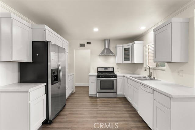 Detail Gallery Image 8 of 25 For 230 E Hoover Ave, Orange,  CA 92867 - 4 Beds | 2 Baths