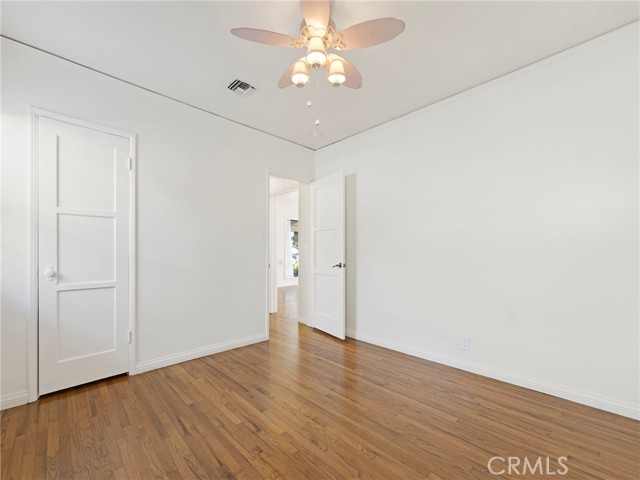 Detail Gallery Image 25 of 55 For 345 S Beachwood Dr, Burbank,  CA 91506 - 5 Beds | 3 Baths