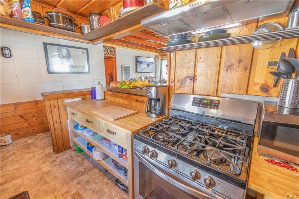 Detail Gallery Image 24 of 34 For 39998 Big Bear Bld, Big Bear Lake,  CA 92315 - 2 Beds | 1/1 Baths