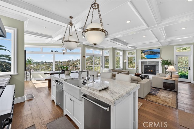 Detail Gallery Image 27 of 74 For 405 Blumont St, Laguna Beach,  CA 92651 - 5 Beds | 6/1 Baths