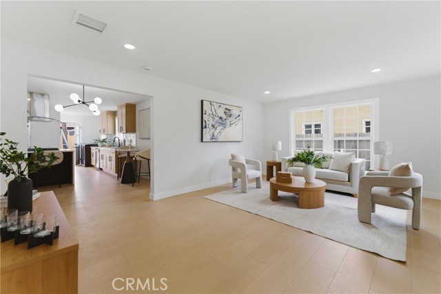 Detail Gallery Image 14 of 42 For 2010 Golden, Long Beach,  CA 90806 - 3 Beds | 2 Baths