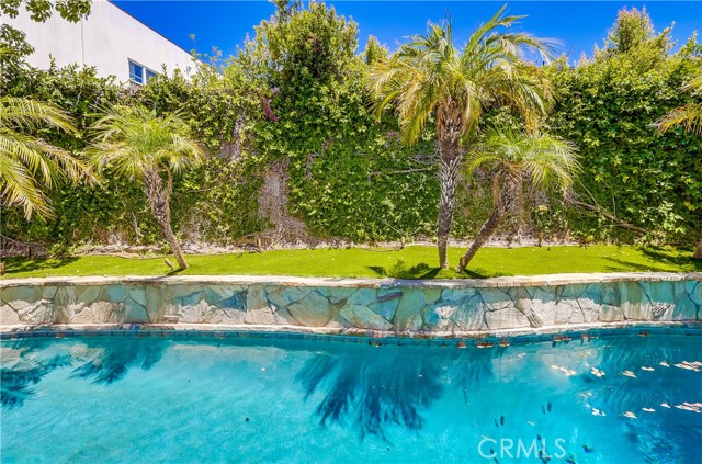 5528 Voletta Place, Valley Village CA: https://media.crmls.org/medias/50d5c9e4-3914-43f7-98c6-e4a82be26ada.jpg