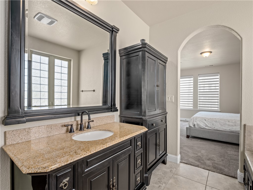 Detail Gallery Image 28 of 43 For 11303 N via Napoli Dr, Fresno,  CA 93730 - 4 Beds | 3/1 Baths