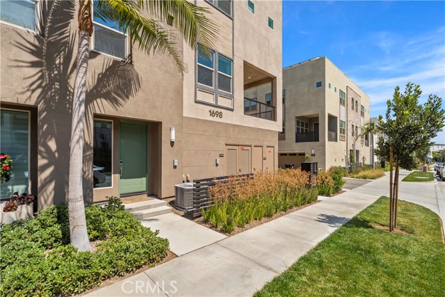 1698 Hollyleaf Ter, Montebello CA: https://media.crmls.org/medias/50d71676-5560-4fb8-b96b-5b3497523ae0.jpg