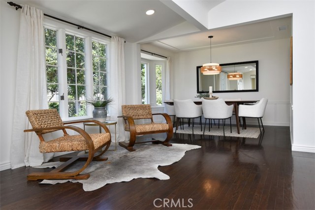4058 Shadyglade Avenue, Studio City CA: https://media.crmls.org/medias/50d759a0-216b-45bf-9986-4ef3197f7162.jpg