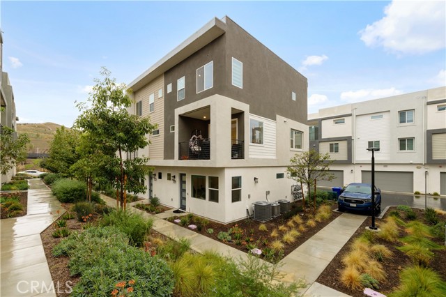 Detail Gallery Image 2 of 71 For 26799 Keystone Loop, Valencia,  CA 91381 - 3 Beds | 3 Baths