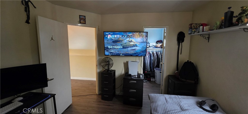 https://media.crmls.org/medias/50d862fc-f2a9-4625-8056-f066f8d2cae0.jpg?preset=X-Large