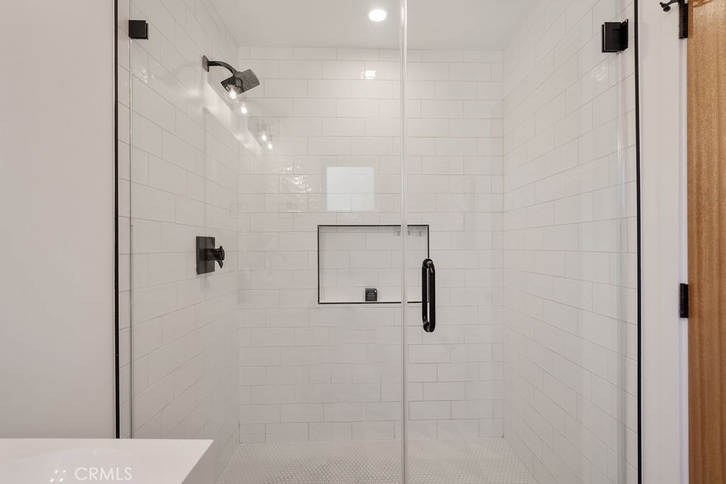 https://media.crmls.org/medias/50d8c3a8-c411-4d7a-8e0b-ea050cc37676.jpg?preset=X-Large