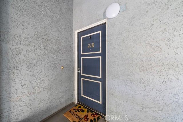 26905 Flo Lane, Canyon Country CA: https://media.crmls.org/medias/50d9a737-3793-45d8-a8e5-b4f92a746bbb.jpg
