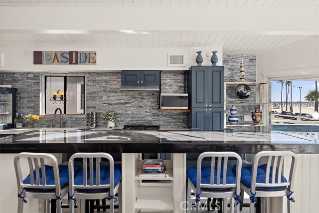 Detail Gallery Image 11 of 27 For 2214 W Oceanfront #B,  Newport Beach,  CA 92663 - 3 Beds | 3 Baths