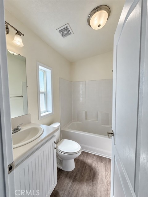 8250 Lankershim, 75 photo 11