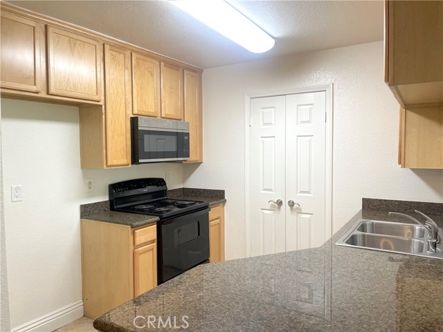 Detail Gallery Image 7 of 41 For 2400 Del Mar Way #208,  Corona,  CA 92882 - 2 Beds | 2 Baths