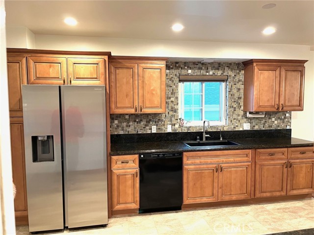 8049 Le Berthon Street, Sunland CA: https://media.crmls.org/medias/50dd14ff-16b1-455d-8970-7913e3236b93.jpg