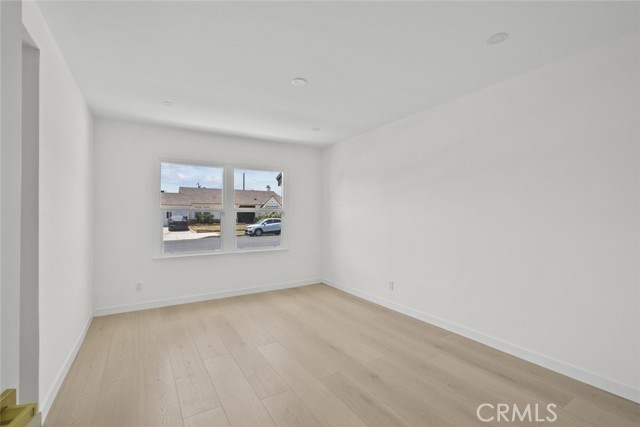 7750 Eton Avenue, Canoga Park CA: https://media.crmls.org/medias/50debf9a-89ce-416f-a6a8-e64211039df1.jpg