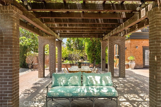Detail Gallery Image 9 of 62 For 11 La Linda Dr, Long Beach,  CA 90807 - 8 Beds | 4/3 Baths