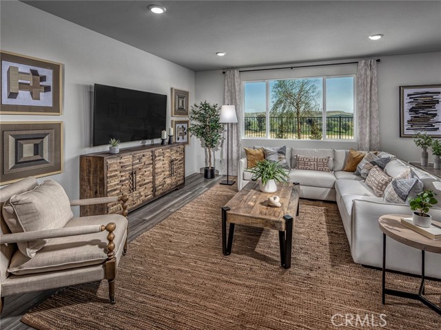 Detail Gallery Image 4 of 20 For 35210 Lopez Ln, Beaumont,  CA 92223 - 4 Beds | 2/1 Baths