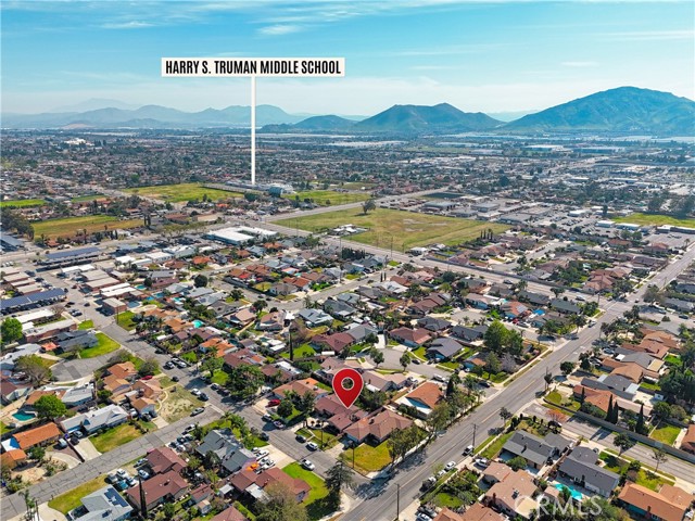 15937 Manzanita, Fontana CA: https://media.crmls.org/medias/50e0100f-dac5-4666-af8c-e458a0099524.jpg