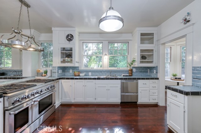 Detail Gallery Image 13 of 66 For 605 E Home Ave, Fresno,  CA 93728 - 5 Beds | 4/1 Baths
