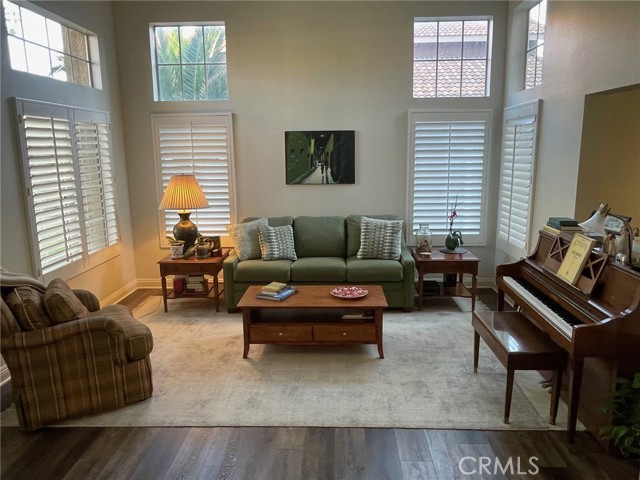 9244 Whitting Way, Riverside CA: https://media.crmls.org/medias/50e03bbd-a9c5-4919-8fe0-6375f463176d.jpg