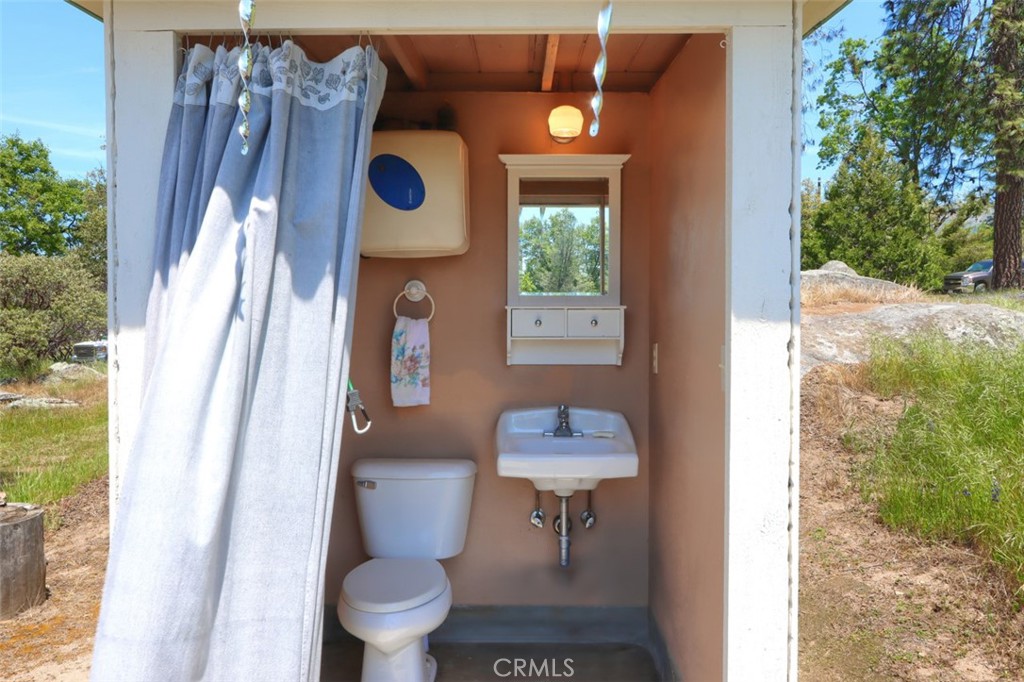 https://media.crmls.org/medias/50e0cac6-3b48-4bd8-9be9-bb1158029441.jpg?preset=X-Large