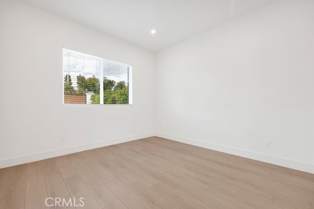 Detail Gallery Image 16 of 30 For 16510 San Fernando Mission Blvd, Granada Hills,  CA 91344 - 4 Beds | 4 Baths