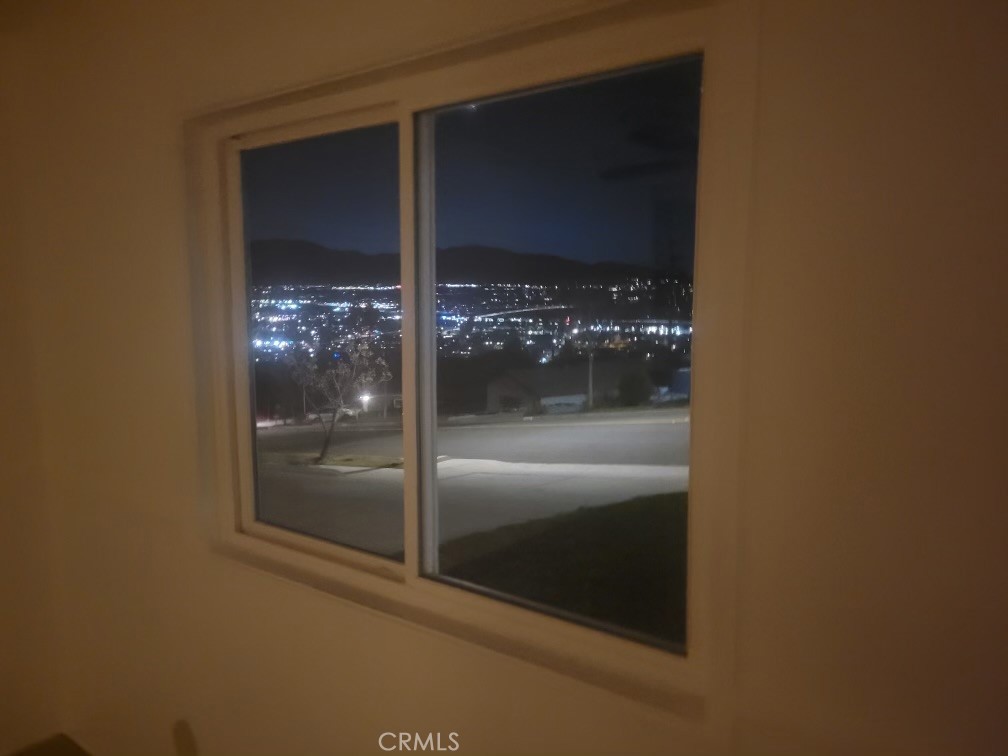 https://media.crmls.org/medias/50e3d751-b409-4bc3-a98c-ddc0f863070a.jpg?preset=X-Large