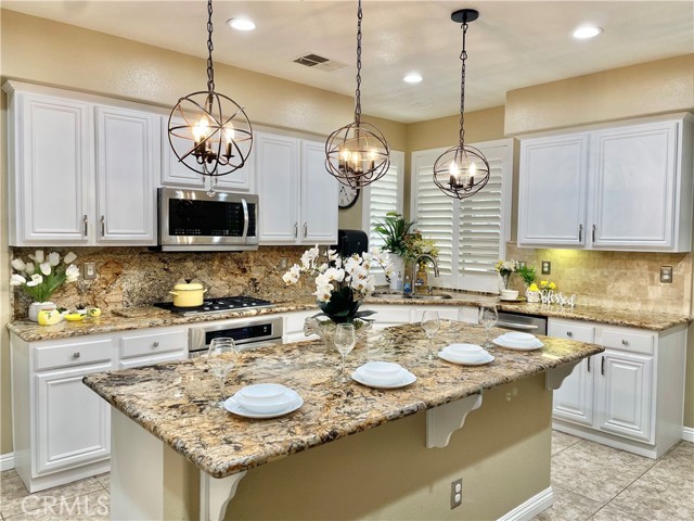 Detail Gallery Image 18 of 57 For 8004 Palm View Ln, Riverside,  CA 92508 - 6 Beds | 4/1 Baths