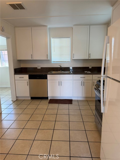 Detail Gallery Image 7 of 22 For 44527 Date Ave, Lancaster,  CA 93534 - 2 Beds | 1 Baths