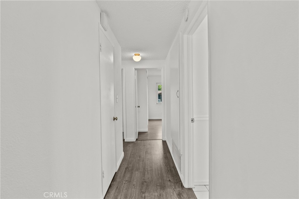 https://media.crmls.org/medias/50e540cb-3e9a-4fde-84e6-6e1c23bf0cb7.jpg?preset=X-Large