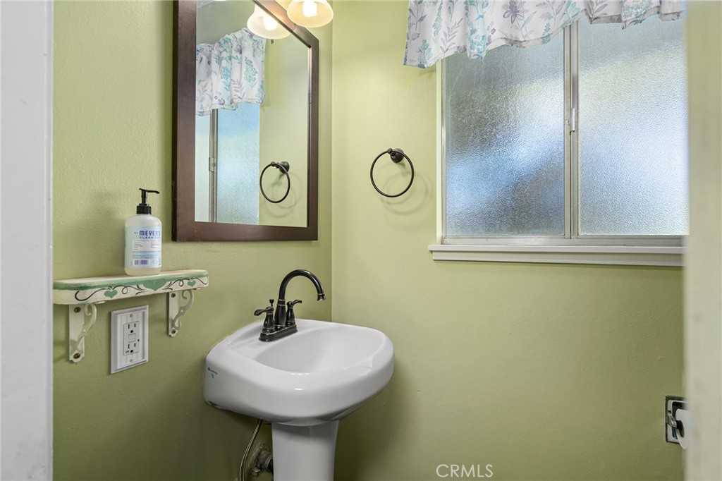 https://media.crmls.org/medias/50e5caf7-c9e7-45e4-9c93-5522d17df756.jpg?preset=X-Large