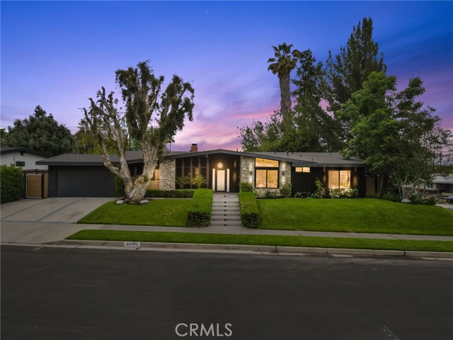 24201 Caris Street, Woodland Hills CA: https://media.crmls.org/medias/50e662cc-6d98-4ef2-8755-e7bf22cf623c.jpg