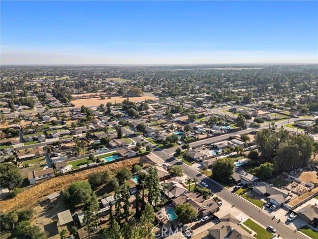 2105 Jason St, Bakersfield CA: https://media.crmls.org/medias/50e71a5d-a60e-49e9-8211-fe7e54f183e2.jpg