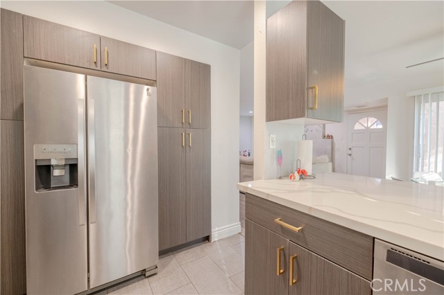 Detail Gallery Image 2 of 12 For 12411 Osborne, Pacoima,  CA 91331 - 2 Beds | 2 Baths