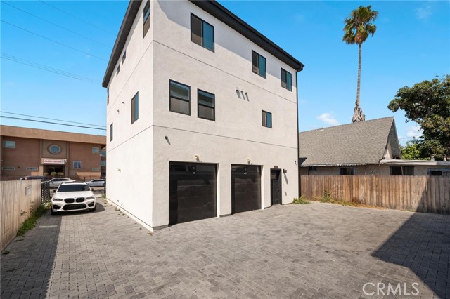532 W Vernon Avenue, Los Angeles CA: https://media.crmls.org/medias/50e798d8-6a01-42b5-a8a3-e6138532dbc9.jpg