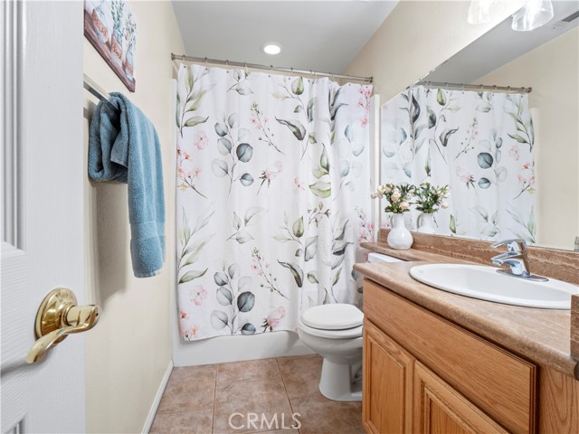 Detail Gallery Image 14 of 40 For 26332 Oakdale Canyon Ln, Canyon Country,  CA 91387 - 5 Beds | 3 Baths
