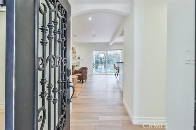 Detail Gallery Image 6 of 47 For 5400 Garden Grove Ave, Tarzana,  CA 91356 - 3 Beds | 2 Baths